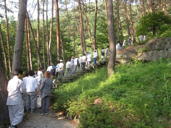 9차에 새로 해외지부 상임법사를 맡으신 선주법사님과 함께한 문경수련원 투어 9차에 새로 해외지부 상임법사를 맡으신 선주법사님과 함께한 문경수련원 투어