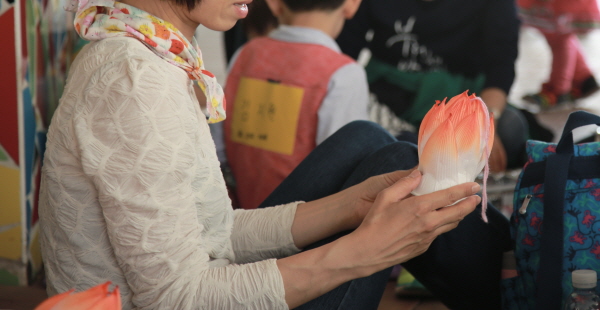  연등이 조금씩 피어날수록 마음도 조금씩 피어납니다.