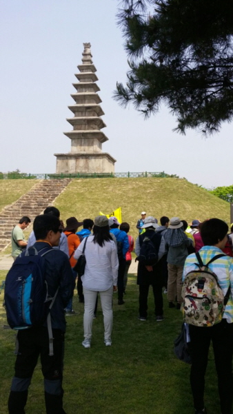 국보 6호인 중원 탑평리 7층 석탑은 우리나라 지형의 중앙에 있습니다. 그래서 ‘중원’이라고 합니다.