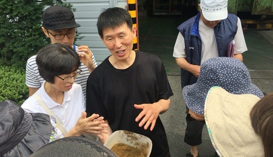 음식물쓰레기가 건조 사료로 만들어졌습니다. 진짜 수프 냄새 나요^^