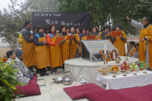 순례대중의 음성공양 ‘빛으로 돌아오소서’