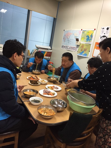  처음 맛보는 북한식 옥수수 국수 