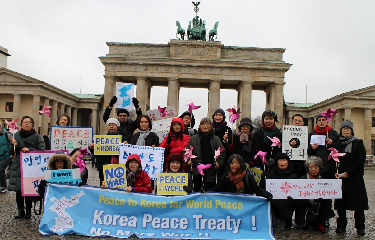 2017년 12월 23일 베를린 평화대회 제일 오른쪽에 이희정 님