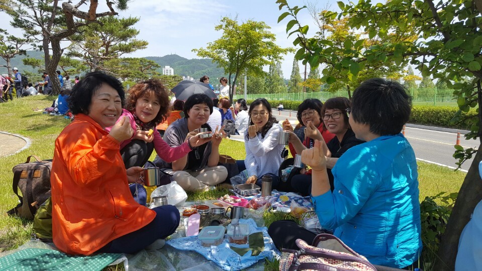 천일결사 입재식 도반들과 즐거운 시간(왼쪽 세번째 곽명주 님)