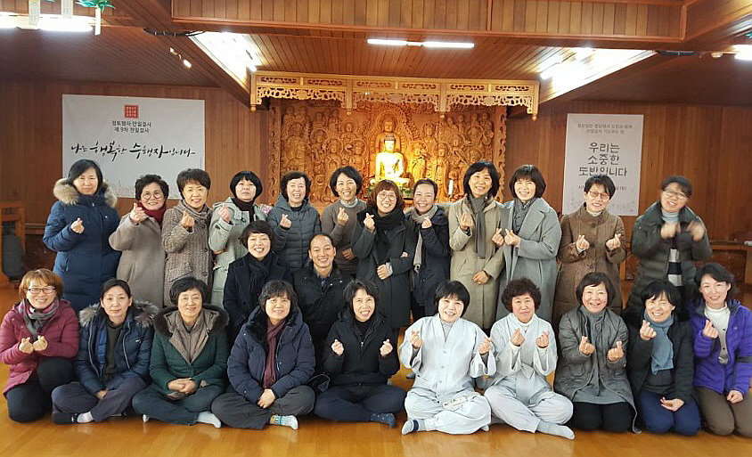 1월 20일, 첫 사시기도 교육을 받은 김태복 님(아랫줄 왼쪽에서 두 번째)