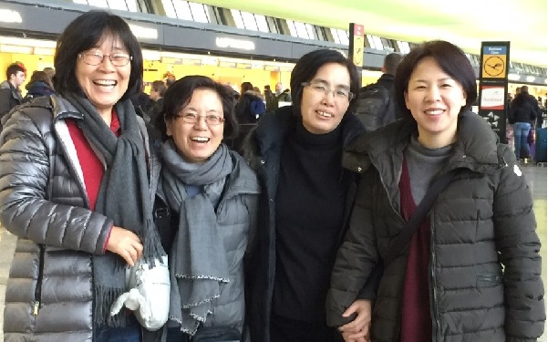  안녕, 새해에도 행복하게 잘 쓰입시다. 왼쪽부터 김순영, 김선희, 이희정, 김지은 님~^^