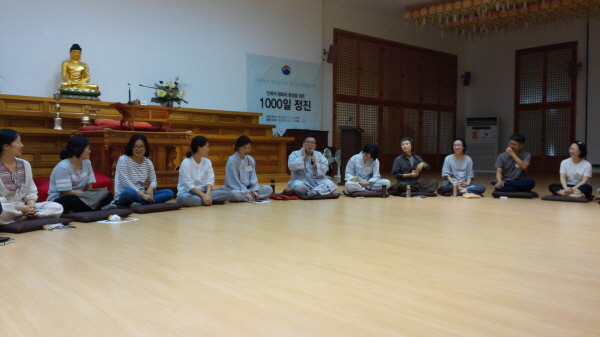 하룻동안 목탁집전을 맡아주었던 사하법당 조재범 희망리포터의 나누기. 웃음과 공감이 함깨하는 나누기를 해주었습니다.