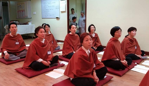 앞줄 왼쪽부터 방콕의 심미란, 박동주, 성미연 님, 싱가포르의 최양희 윤은주 유현숙 님, 하노이 김경필 고명주 님 앞줄 왼쪽부터 방콕의 심미란, 박동주, 성미연 님, 싱가포르의 최양희 윤은주 유현숙 님, 하노이 김경필 고명주 님