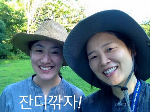 회계팀장 기획홍보팀장 겸임 김지현 님(오른쪽)과 틈틈이 해외사무국 일을 돕는 워싱턴법당 이보람 님