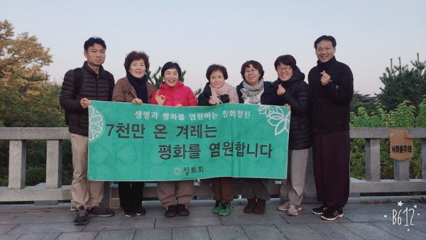 10월 21일 가을 새벽, 도반들과 함께.