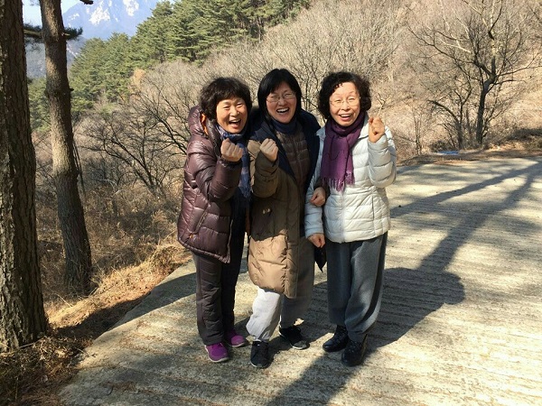 우리는 즐거운 수행자!아자! 왼쪽 첫 번째 이순모 보살님 