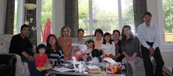 캘거리 도반들과 함께. 오른쪽에서 두 번째가 김윤진 님 캘거리 도반들과 함께. 오른쪽에서 두 번째가 김윤진 님