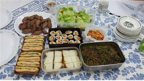 소소하게 준비해온 음식들을 한 곳에 모았습니다. 맛있겠죠?