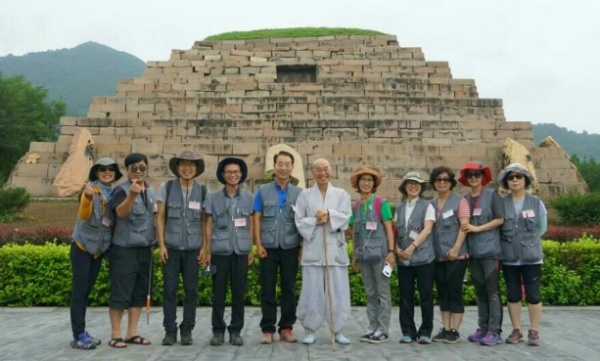 평화와 통일의 간절함을 느낄 수 있었던 동북아 역사 순례에서, 사진 왼쪽 첫 번째