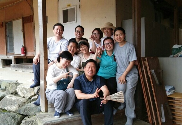 바라지장 도반들과 함께 (둘째 줄 맨 왼쪽이 최내영 님)