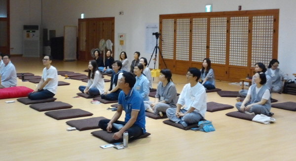 리포터 소임의 가장 큰 장점에 공감하며 다같이 고개를 끄덕였습니다.
