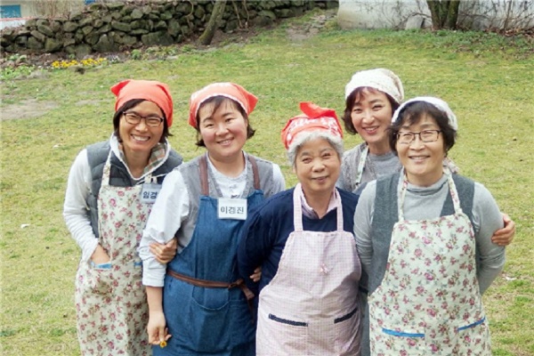 지리산 바라지 중 (오른쪽 두 번째)