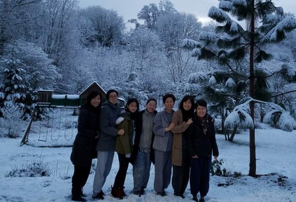 아름다운 눈밭, 도반들의 미소^^ 오른쪽부터 남희숙, 김효경, 한복희, 박근애, 어린 도반 이예신, 이정민, 김유경 님~~