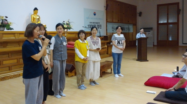 강원경기동지부 리포터들. 왼쪽부터 수원법당 김경란 님, 영통법당 차미나 님, 서현법당 엄지선 님, 원주법당 조연서 님, 평택법당 최애리 님, 지부담당 전선희 님.