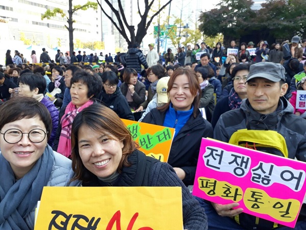 평화집회에서 가장 예쁜 분이 박봉희 님