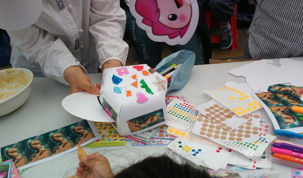 아이들에게 인기 만점이었던 통일 모자 만들기.