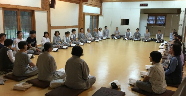 해외 총무단 수련: 발우공양 교육 모습