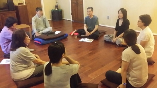 진지하게 경청중인 도반들