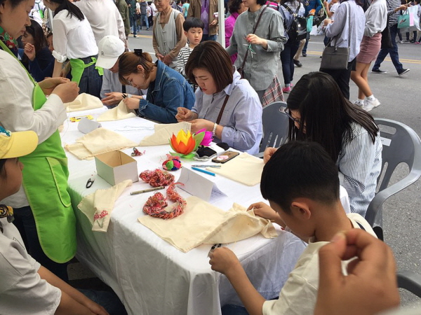  ‘손수건 만들기’ 문화 체험.
