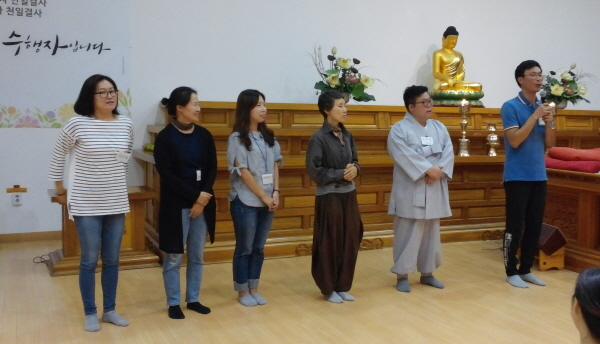 부산울산지부 리포터들. 왼쪽부터 지부담당 유은희 님, 울산법당 신인숙 님, 서면법당 방현주 님, 언양법당 문영진 님, 사하법당 주간 조재범 님, 사하법당 저녁 김형석 님.