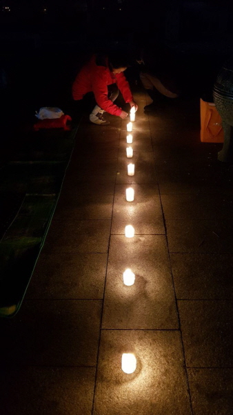 12월 19일 망배단 앞에 이어진 촛불