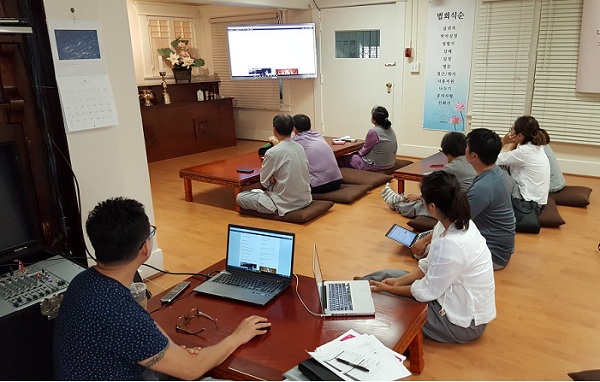 엘에이법당에서 담당자를 대상으로 실시한 홈페이지 관리 교육 엘에이법당에서 담당자를 대상으로 실시한 홈페이지 관리 교육