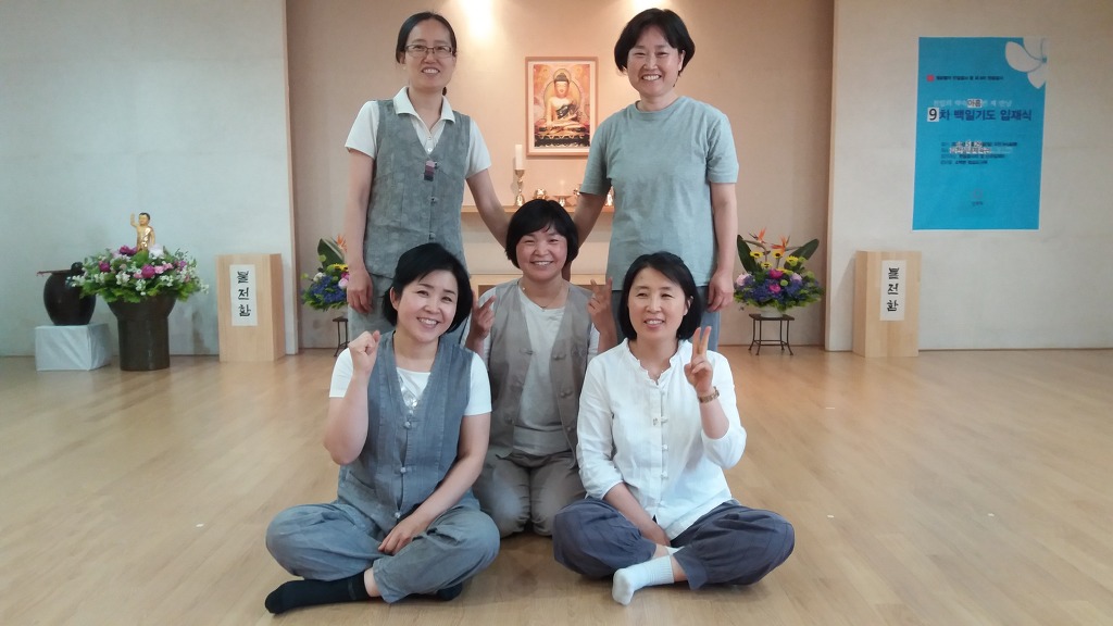  앞줄 왼쪽부터 김미수, 김명숙, 중앙 신갑순. 뒤줄 왼쪽부터 김인숙, 최성선