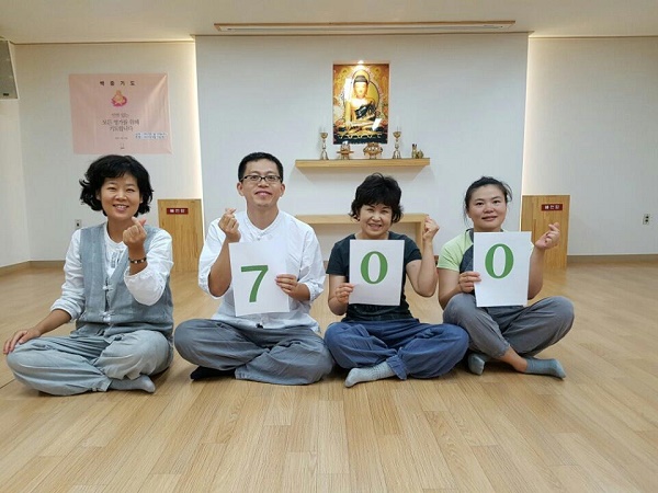 통일기도 700일 (왼쪽에서 두 번째)