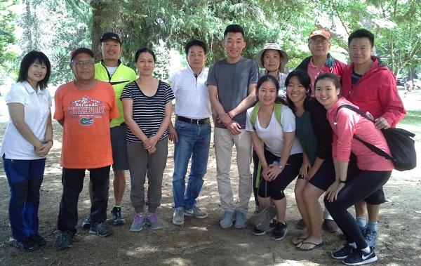 지난해 말 시드니법당 송년회 겸 산행에 참여한 불대생들 (뒷줄 오른쪽에서 세 번째에 이우경 님) 