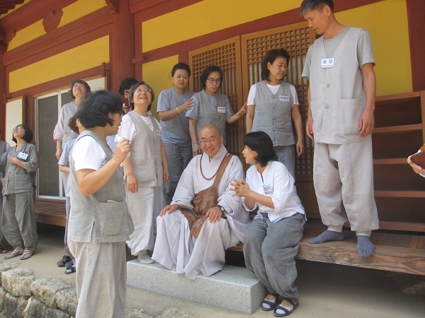 단체 사진을 찍고 나서. 단체 사진을 찍고 나서.