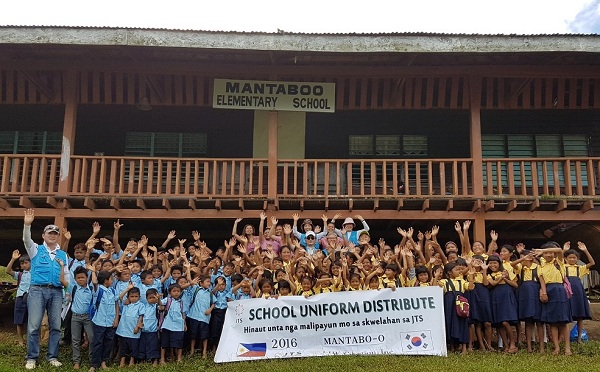 새로 받은 교복에 신난 만타부 전교생들과 야호!!^^ 새로 받은 교복에 신난 만타부 전교생들과 야호!!^^