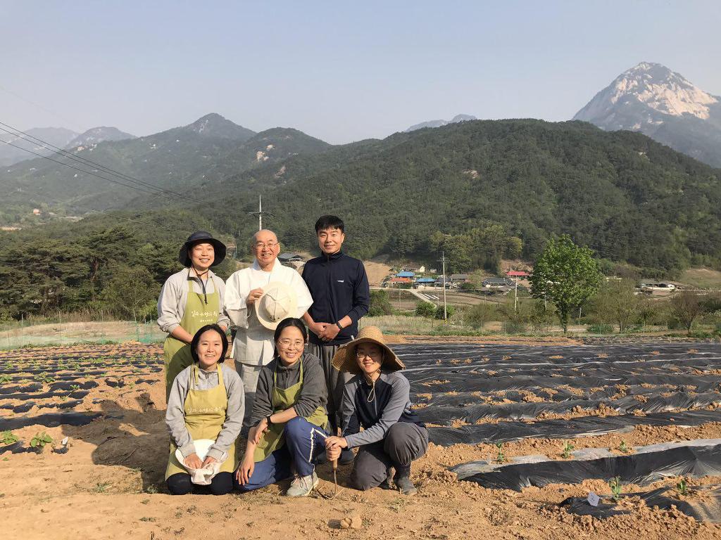 지도법사님과 고라니밭 둘러보기
