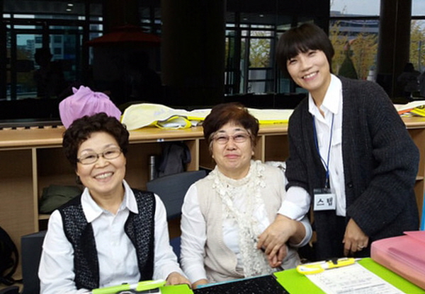 강연 봉사 중인 왼쪽부터 한민자 님, 원종육 님, 김은진 님.