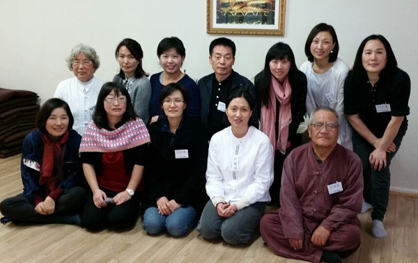수행 맛보기에 참여한 시드니 9기 오전반 불대생들 (뒷줄 왼쪽에서 두 번째에 김문진 님, 뒷줄 오른쪽 끝에 이우경 님) 