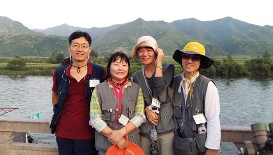 한반도 최북단 도문에서 왼쪽부터 이승용 국장님, 전정숙, 이경신, 엄윤주 통일 의병들