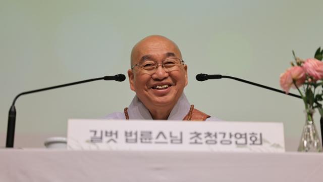 “악플과 혹평에 마음을 어떻게 먹어야 초심으로 글을 쓸 수 있을까요?”
