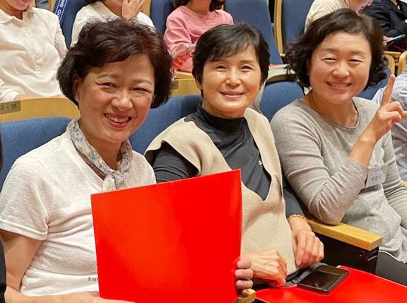 2025. 4. 1.1 서초 즉문즉설 (왼쪽 첫 번째 김병숙 님) 2025. 4. 1.1 서초 즉문즉설 (왼쪽 첫 번째 김병숙 님)