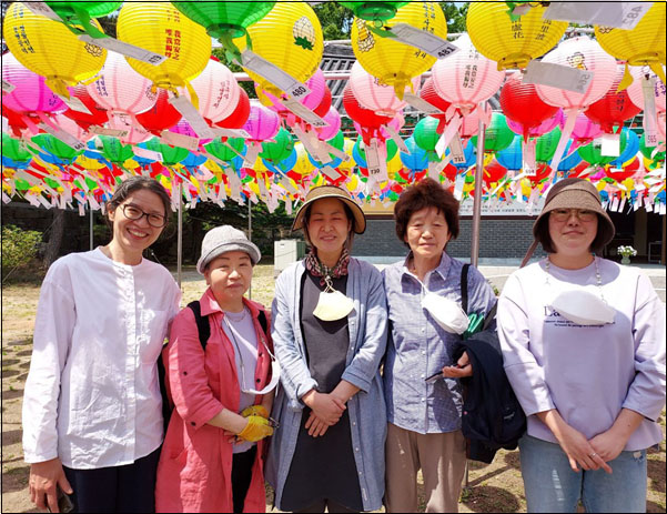 죽림정사에서 실천활동 중(제일 왼쪽)