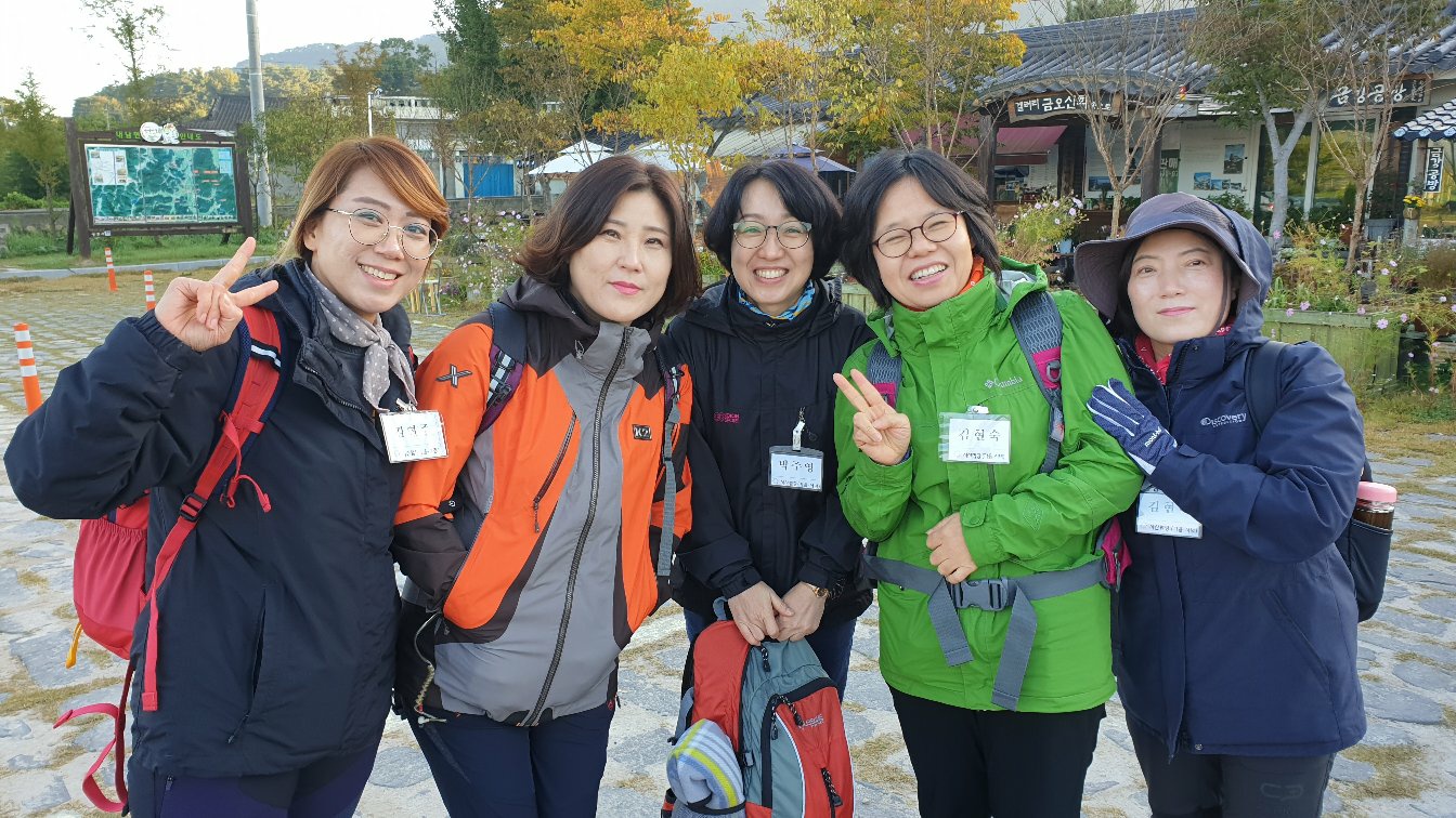 수행의 힘이 되어 주는 도반들과 남산나들이(맨 오른쪽 김현미님)