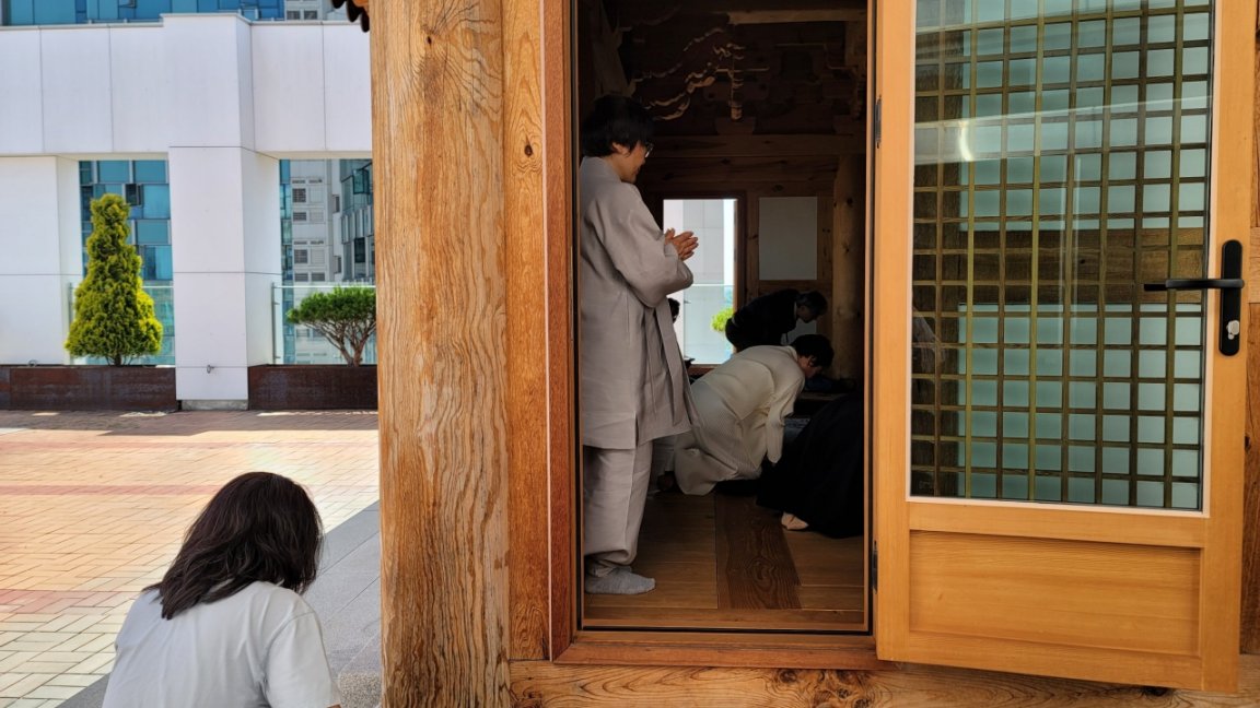 참배는 옆문으로 들어가기 참배는 옆문으로 들어가기