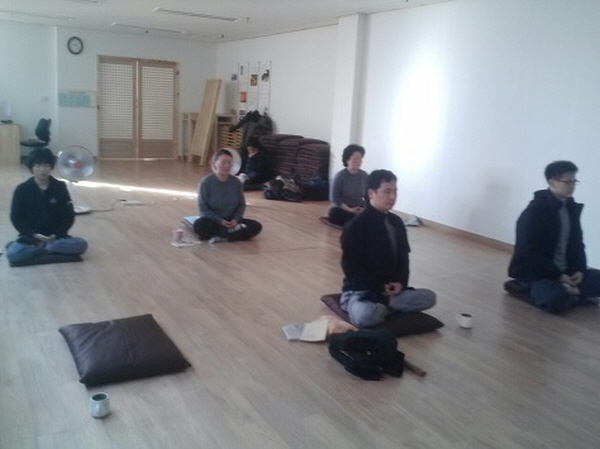 정진에 함께 참여하는 도반도, 이런 장소인 법당도 모두 감사합니다~~