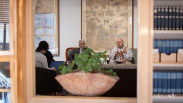 “결혼기념일도 안 챙기는 남편, 계속 참고 살아야 하나요?”