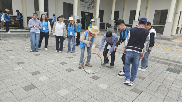 굴렁쇠가 굴러가야 하는데. 굴렁쇠가 굴러가야 하는데.