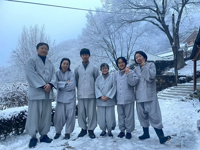 문경수련원에서(오른쪽에서 두 번째가 이수민 님)
