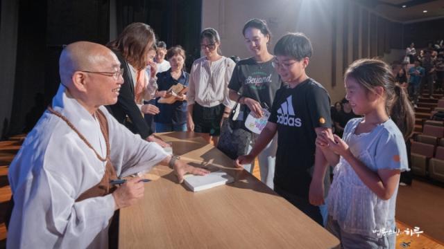 “아이들이 자주 싸웁니다, 부모는 어떻게 중재해야 할까요?”